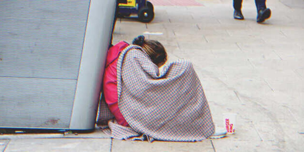 Mrs. Baker offered to take care of Sandra's child while she ate. | Source: Shutterstock