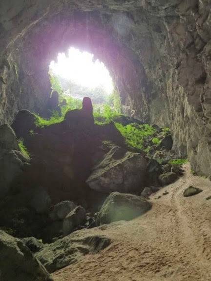 Man Noticed This Hole In A Rock. But What;s Inside Has Astounded The Whole World (7)